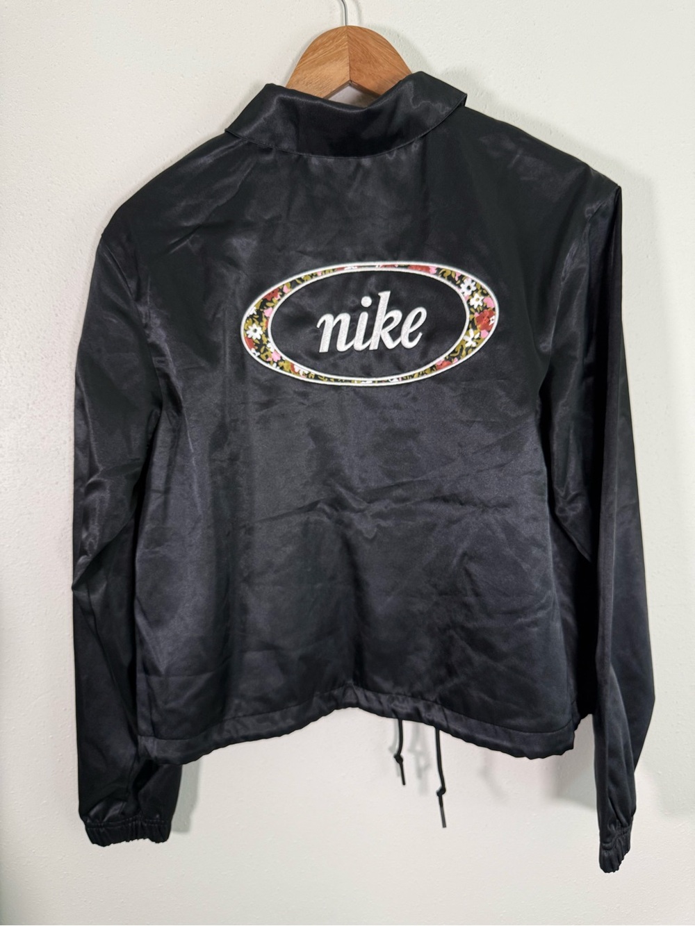 Nike Floral Logo Satin Coaches Jacket Black Cropped Windbreaker Small NWOT - Picture 6 of 8